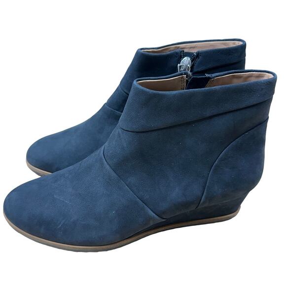 Linea Paolo NWOB Yuri Ankle Wedge Bootie Navy Blue Suede Size 6M Side Zip - Picture 3 of 8